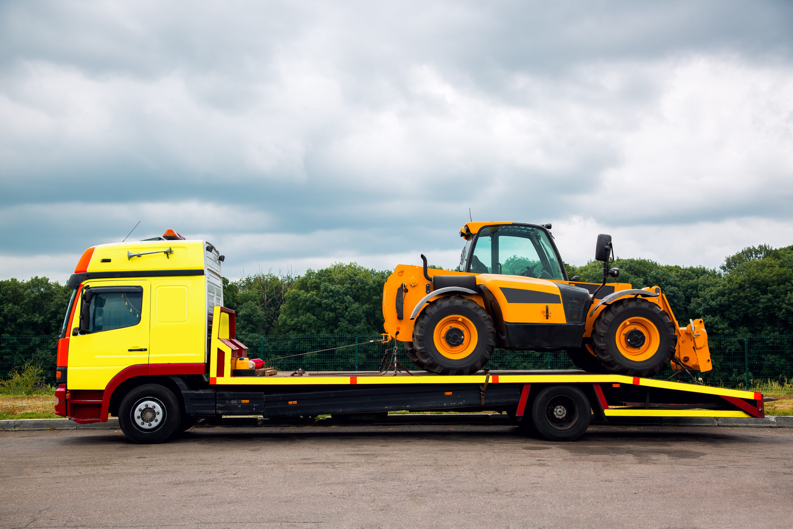 The,Tow,Truck,On,The,Platform,Transports,The,New,Tractor,